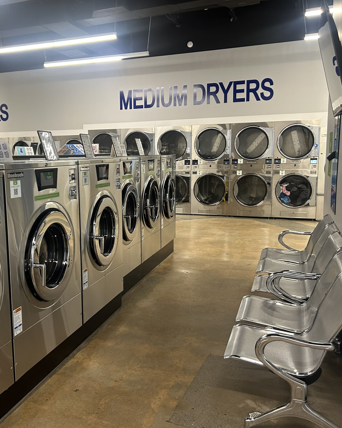 Lavandería de autoservicio cerca de 28134